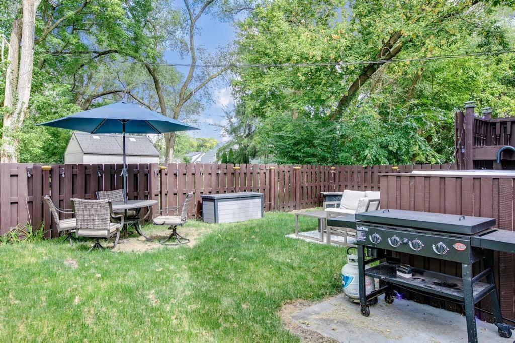 Walk To Nd, Hot Tub, Lux Kitchen, Pet Friendly Villa South Bend Exterior photo